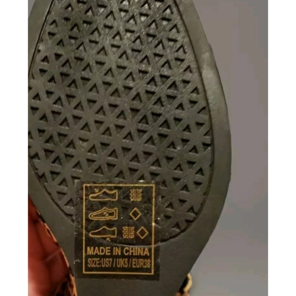 Qupid  Leopard Print Wedge Heel Open Toe Shoes Size 7 New With Tag - Picture 3 of 5
